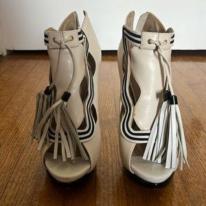 Nicholas Kirkwood Heel size 7.5 / 38